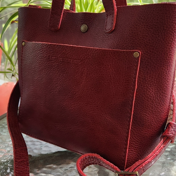 Portland Leather Red Crossbody Bag with Luxurious Sheen - Picture 2 of 2